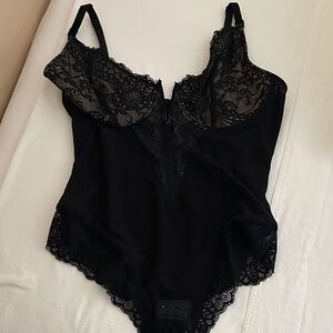 Chic Black Lace Chemise